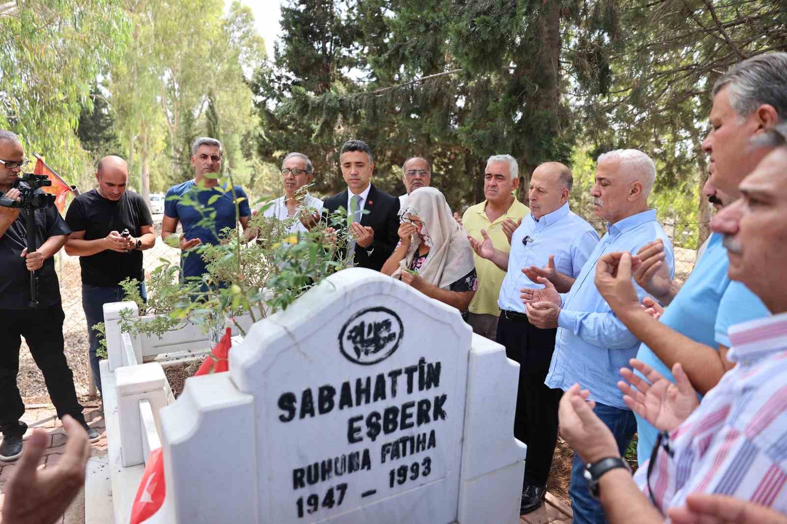 Yüreğir ilçesinin kurucu Belediye Başkanı Sabahattin Eşberk mezarı başında anıldı
