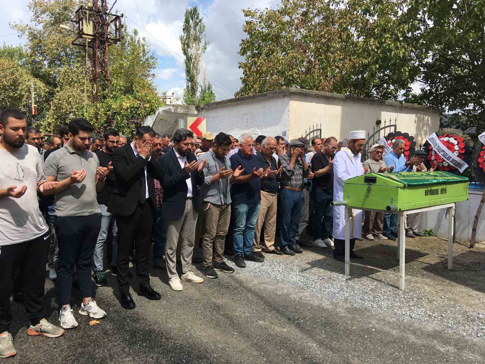 Gazeteci Deniz’in babası toprağa verildi
