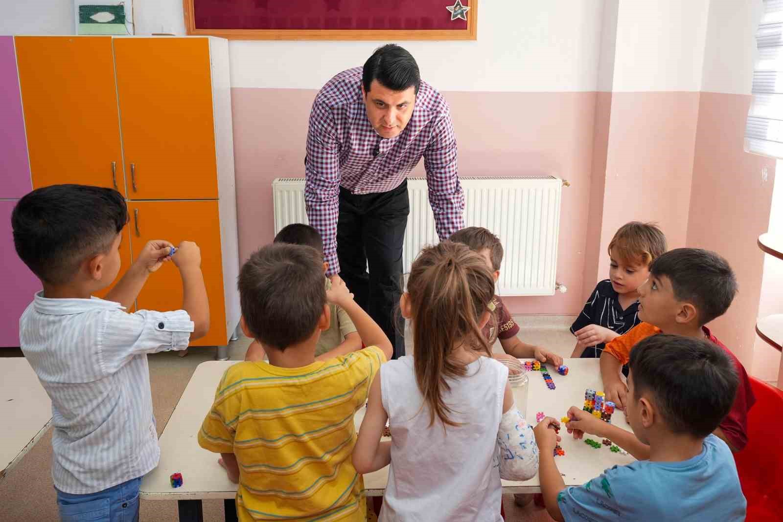 Yılmaz’dan Emrullah-Şule Anaokulu’na anlamlı ziyaret
