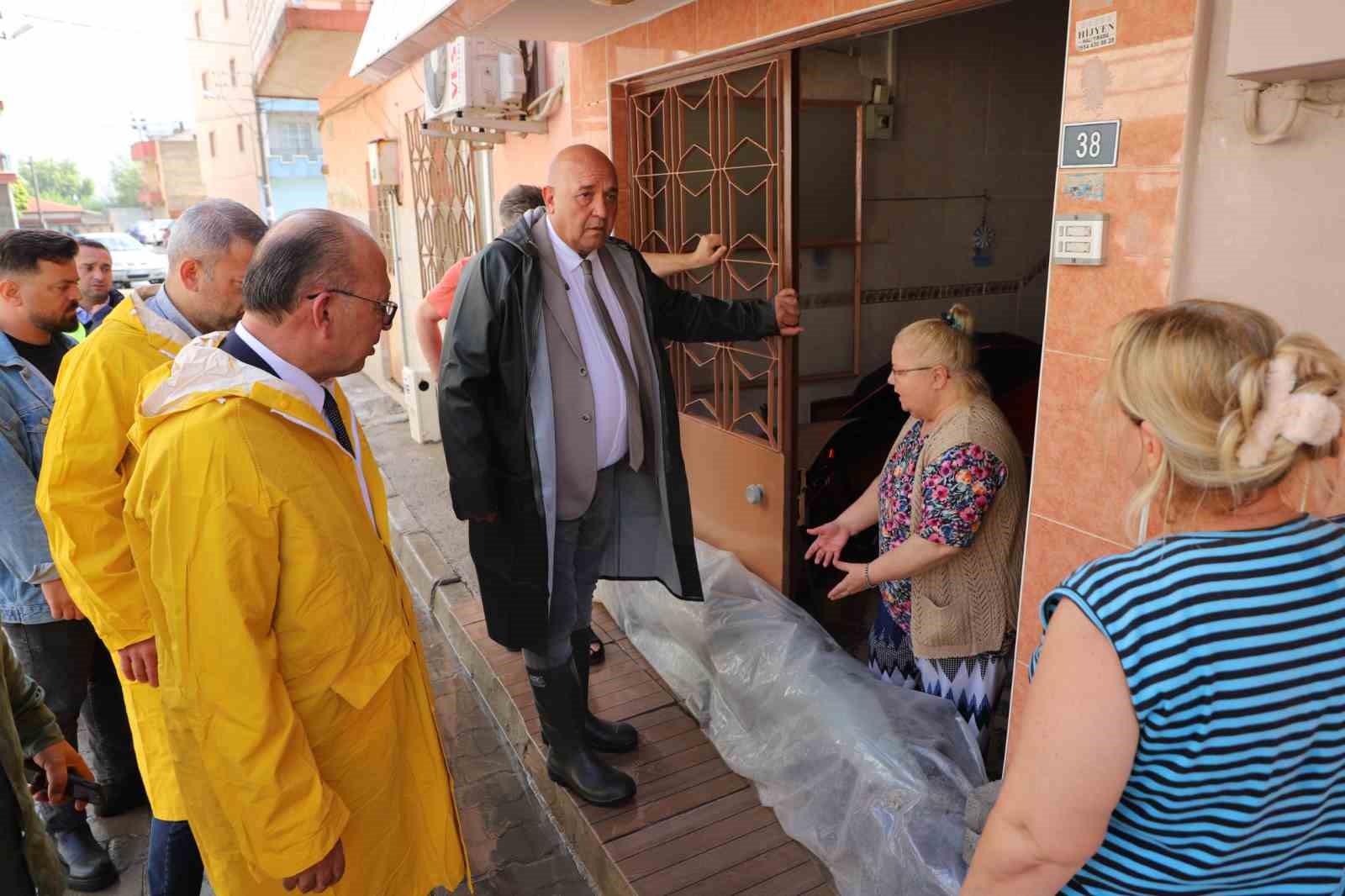 Turgutlu’da sağanak yağış hasara neden oldu
