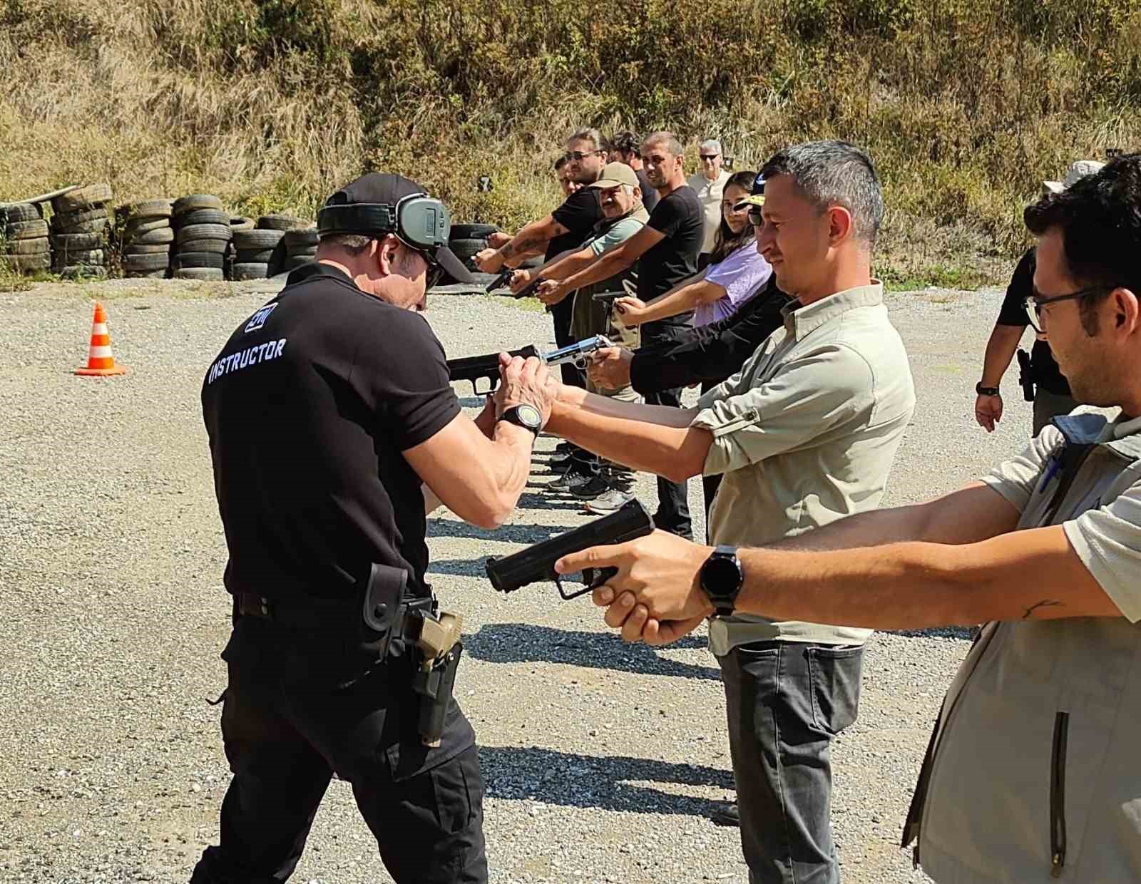 DKMP ekiplerine silah kullanma eğitimi
