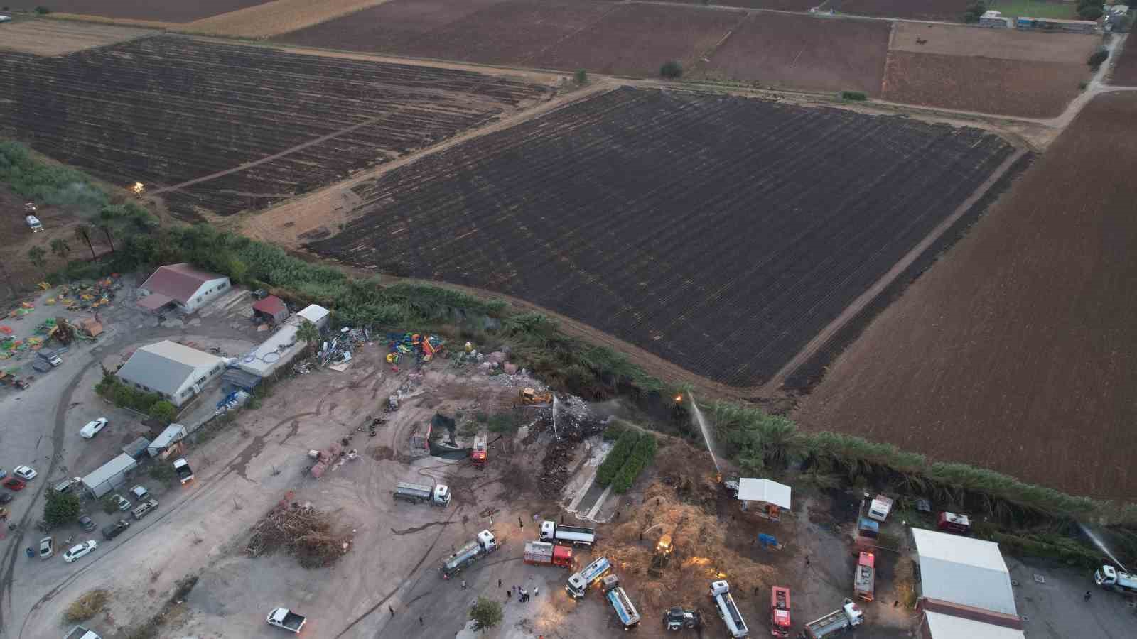 Anız yangını atık deposuna sıçrayınca mahalleler duman altında kaldı
