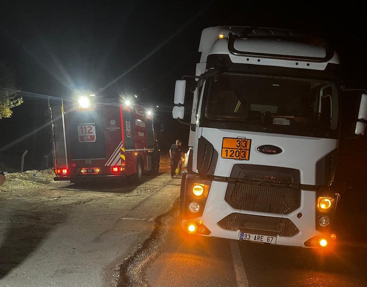 Malatya’da seyir halindeki iki araçta yangın
