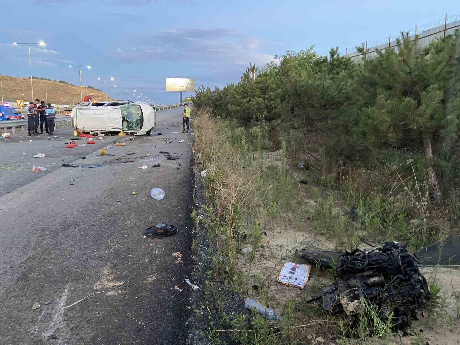 Kuzey Marmara Otoyolu’nda feci kaza... Takla atan araç metrelerce sürüklendi: 1 ölü, 5 yaralı
