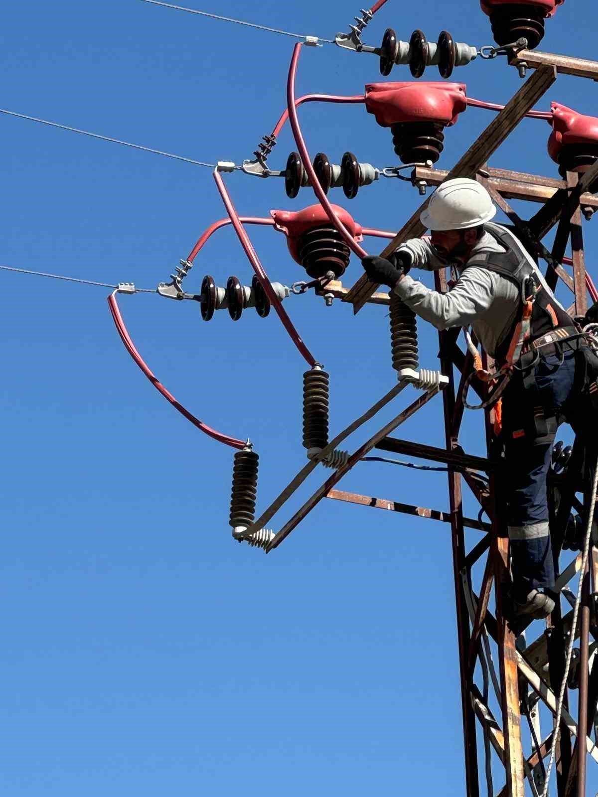 VEDAŞ, elektrik şebekesini güçlendiriyor
