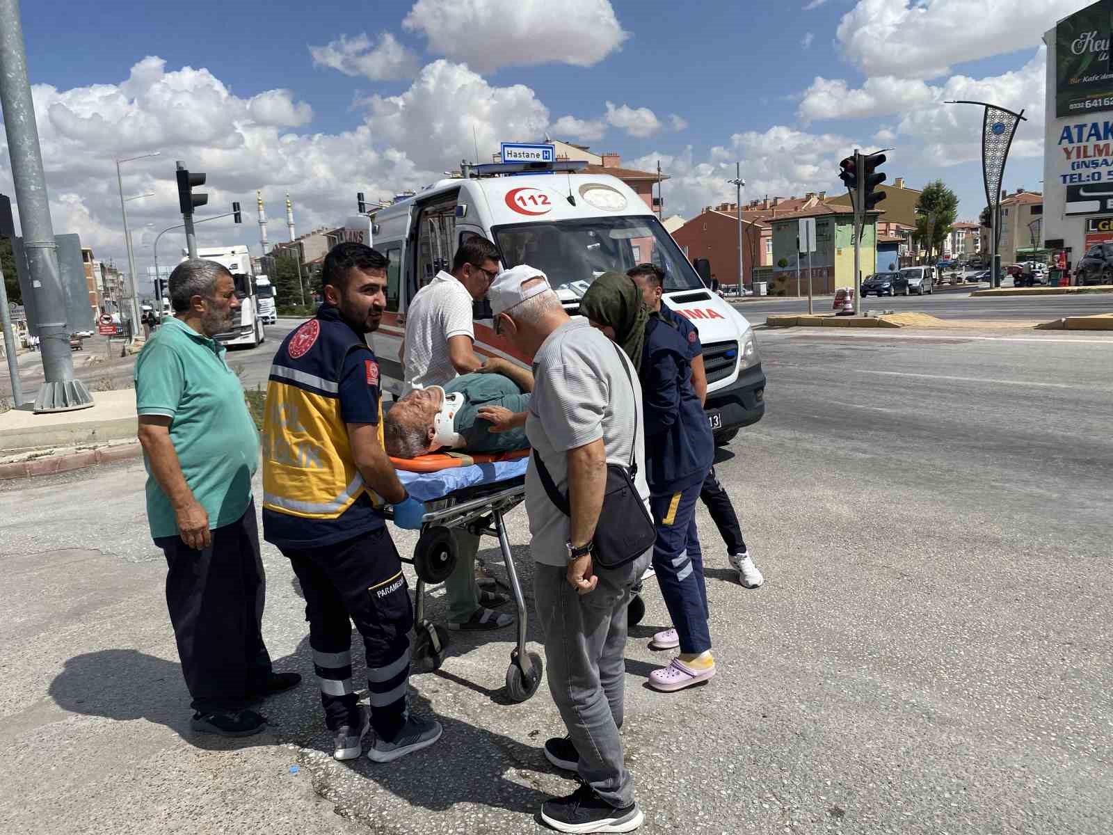 Konya’da kamyonet yayaya çarptı
