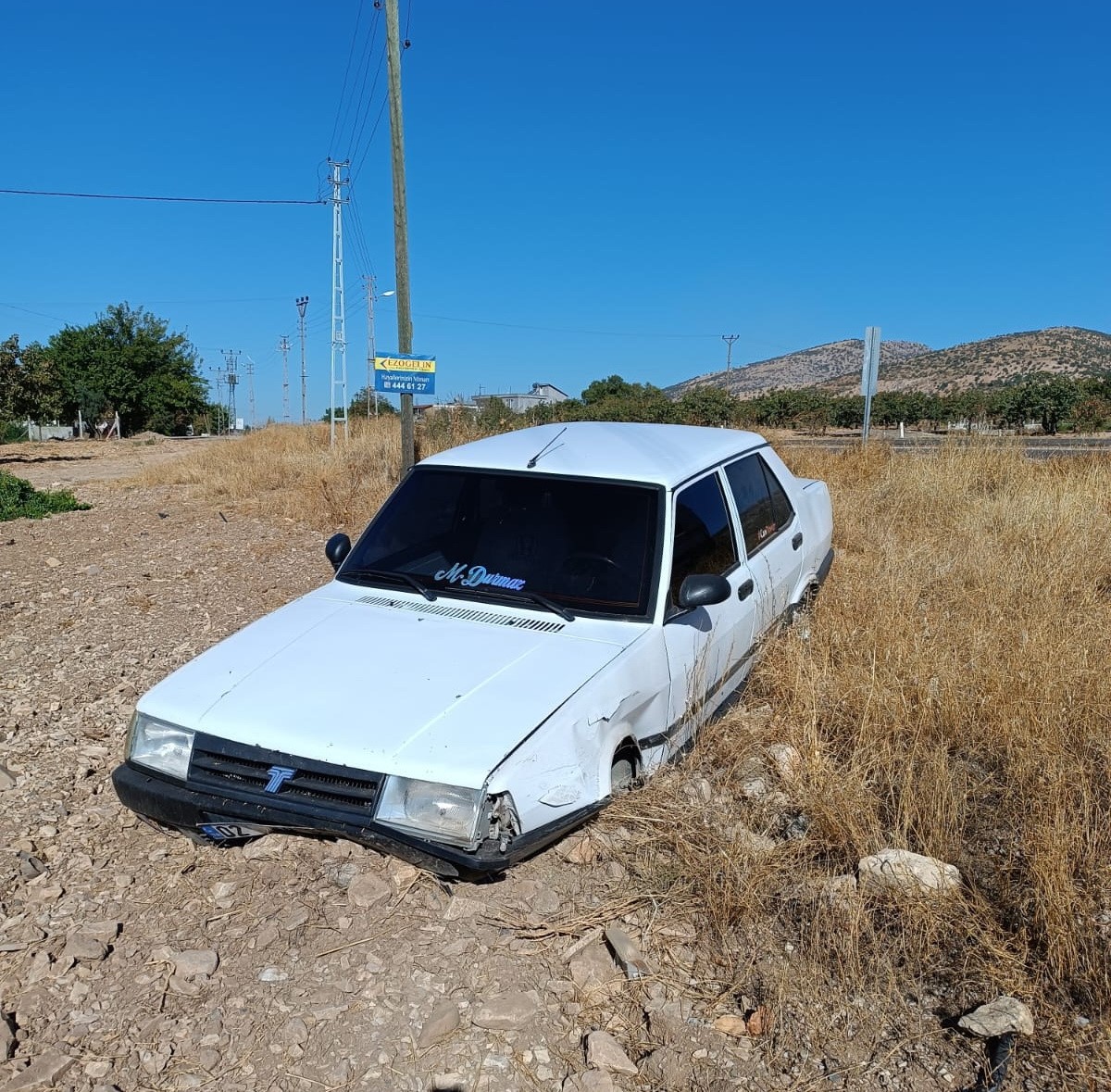 Ön tekeri çıkan otomobil tarlaya girdi: 1 yaralı
