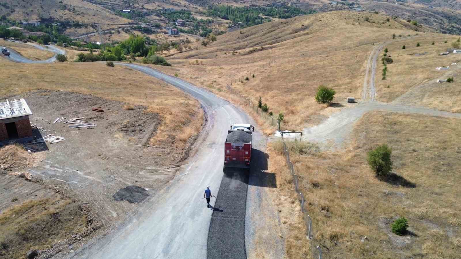 Tokluca ve Hisartepe’de asfalt çalışması
