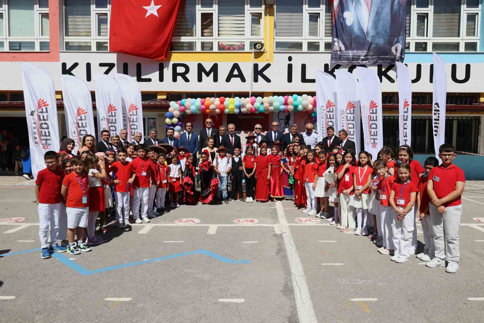 Sivas’ta İlköğretim Haftası coşkuyla kutlandı
