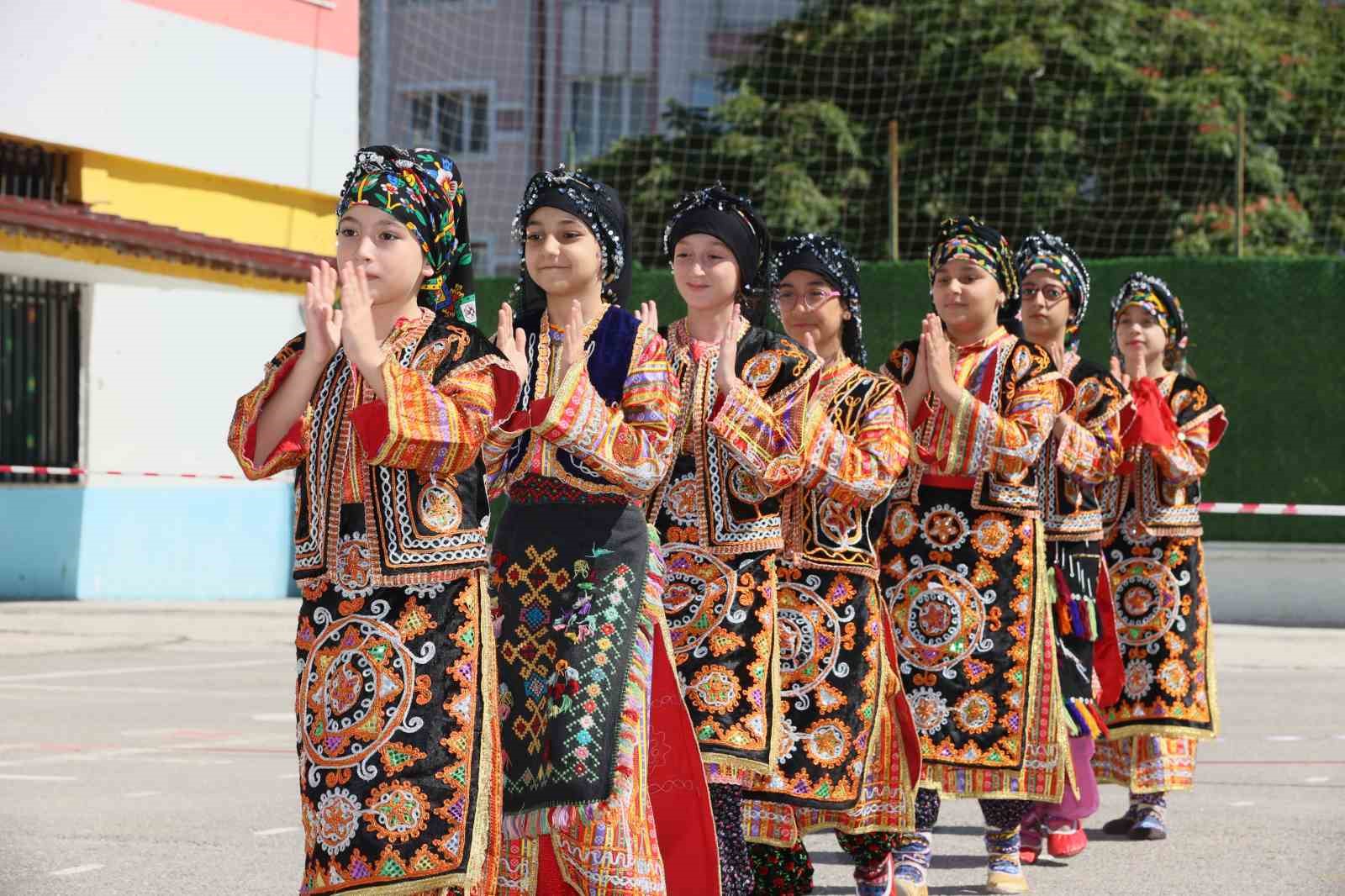 Sivas’ta İlköğretim Haftası coşkuyla kutlandı
