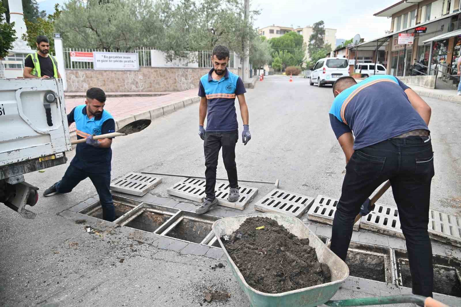 Yağmur suyu ızgaraları ve kanalizasyon hatlarında yoğun mesai
