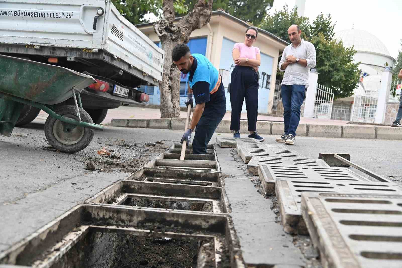 Yağmur suyu ızgaraları ve kanalizasyon hatlarında yoğun mesai
