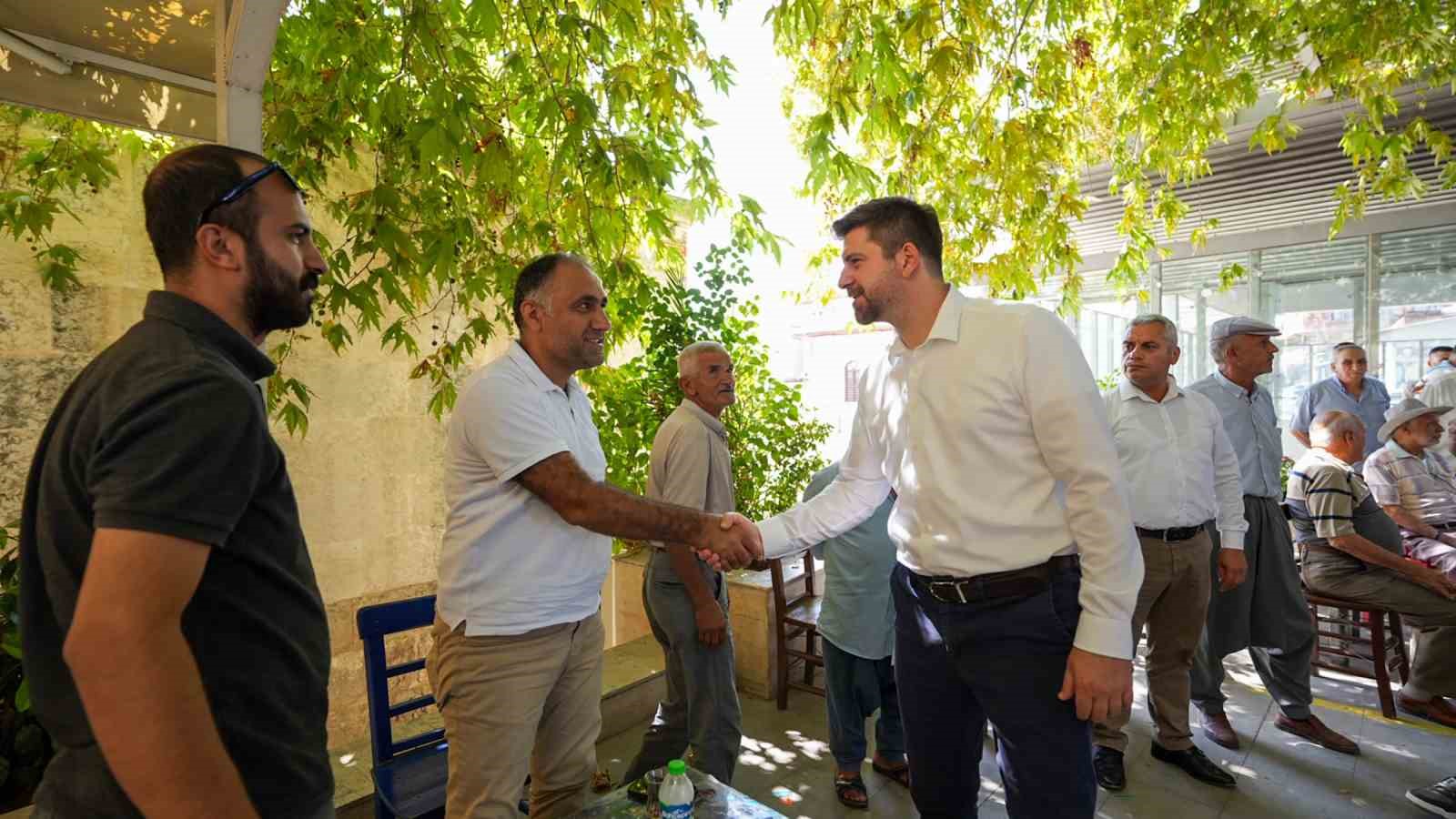 Makam koltuğu haczedilen Boltaç, güne Tarsus Makam bölgesinde vatandaşlarla başladı
