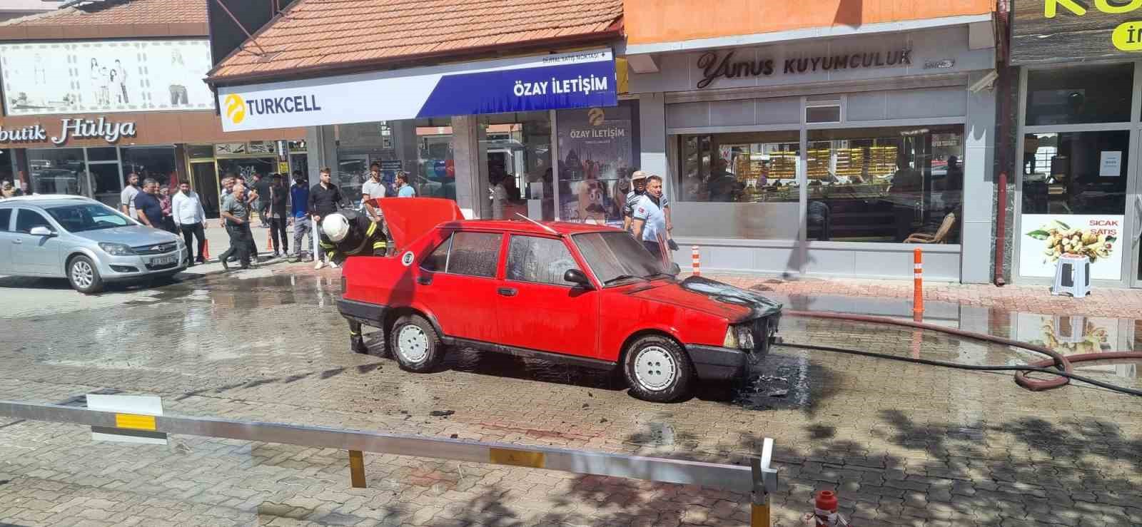 Aksaray’da seyir halindeki Tofaş yandı
