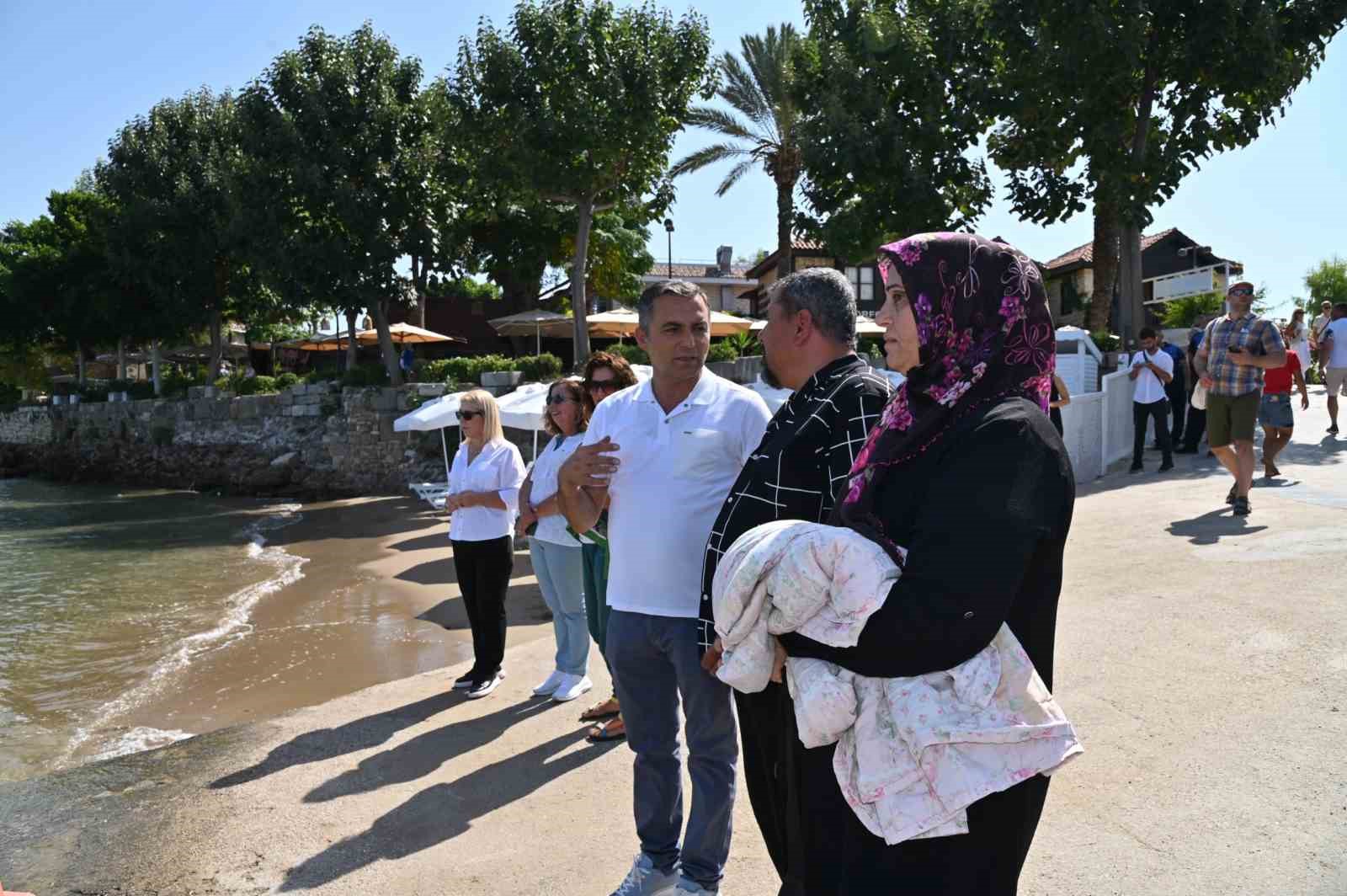 Manavgat Belediyesi özel gereksinimli bireyi denizle buluşturdu
