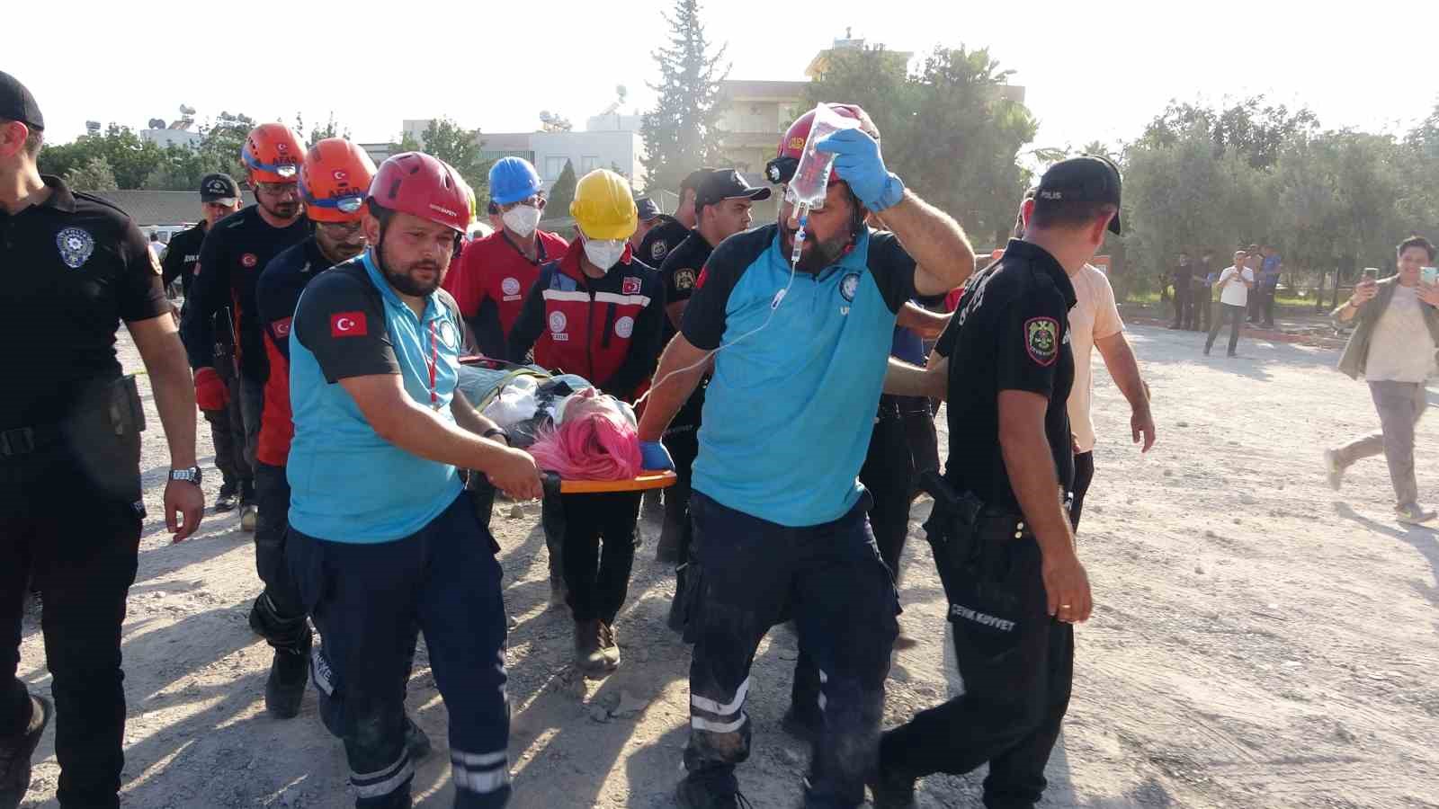 Mersin’de deprem tatbikatı gerçeğini aratmadı
