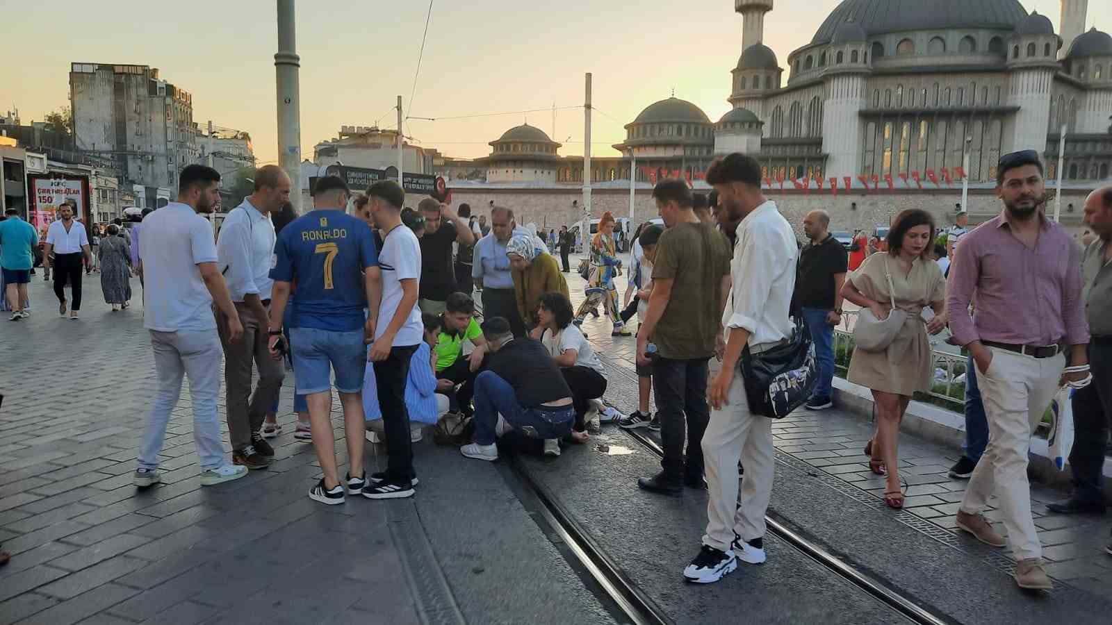 Taksim’de bir genç kız epilepsi nöbeti geçirdi
