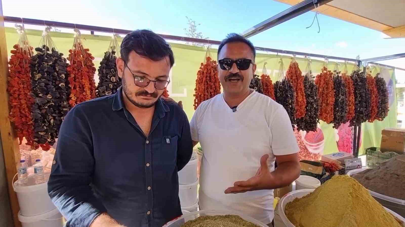 En hızlı baklava yeme yarışmasında birinci oldu: Bir tepsi baklavayı kaptı
