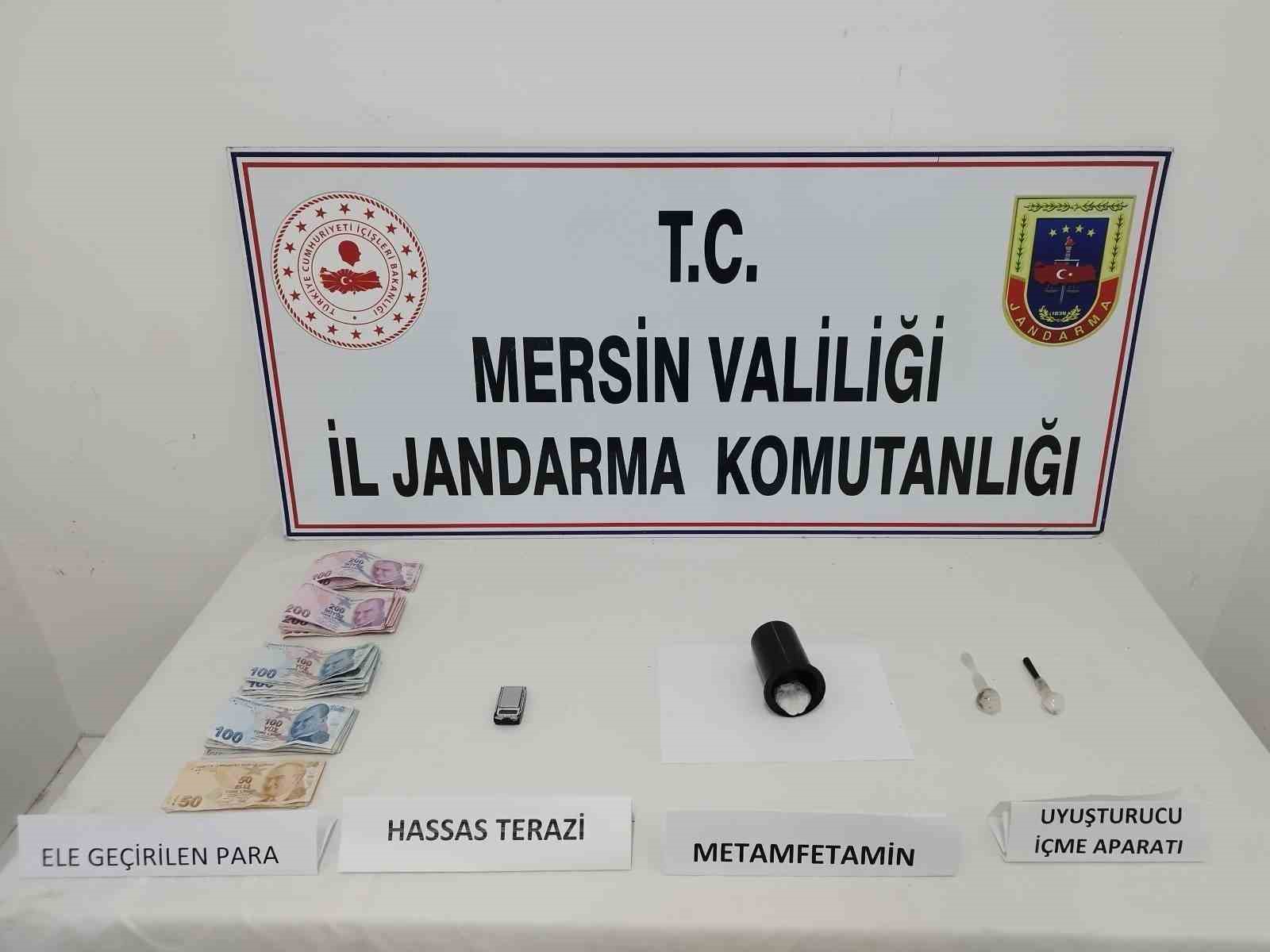 Mersin’de uyuşturucu taciri 3 şüpheli yakalandı
