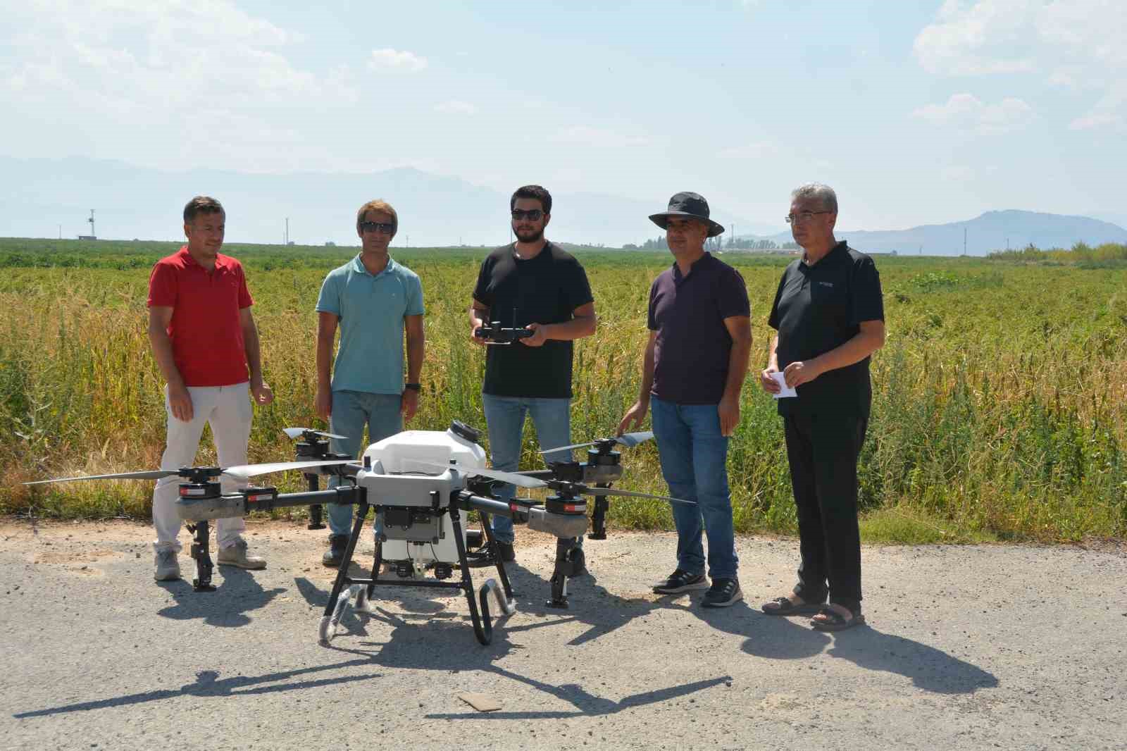 Bitlis’te çekirgeye karşı dronla mücadele
