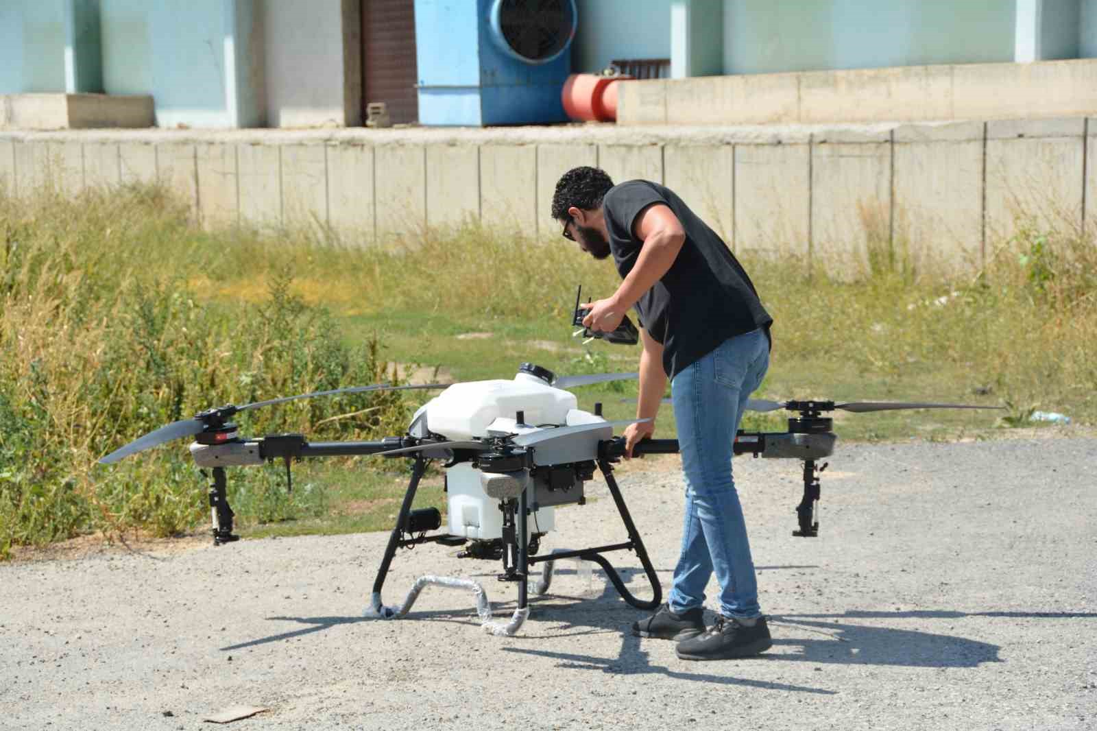 Bitlis’te çekirgeye karşı dronla mücadele
