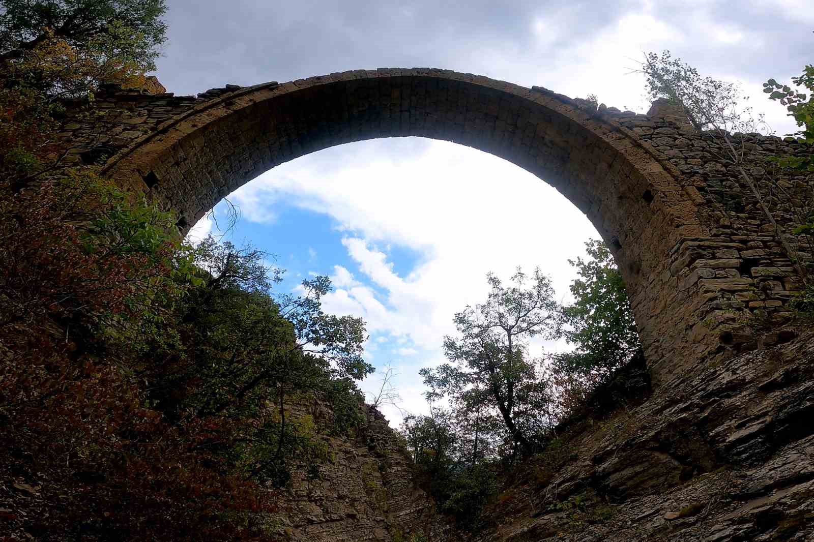 Gümüşhane’de asırlara meydan okuyan su kemeri
