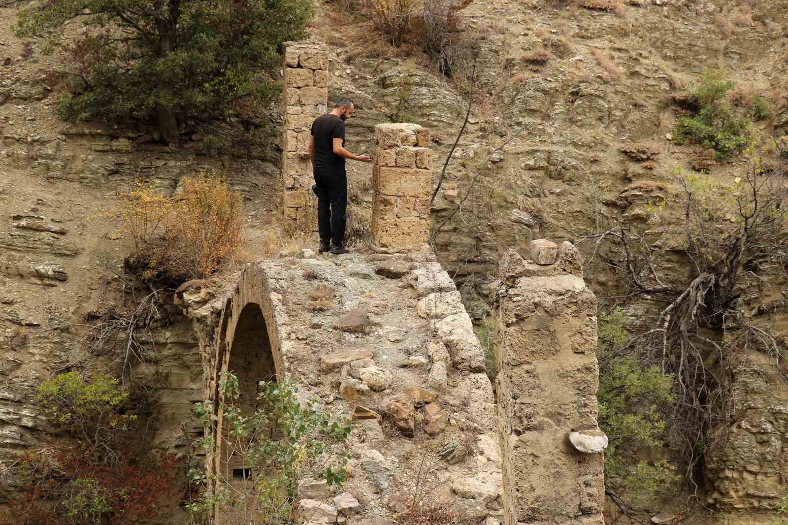 Gümüşhane’de asırlara meydan okuyan su kemeri
