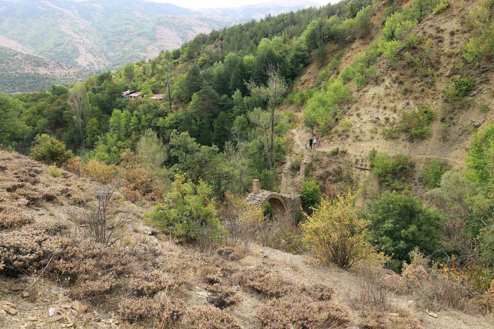 Gümüşhane’de asırlara meydan okuyan su kemeri
