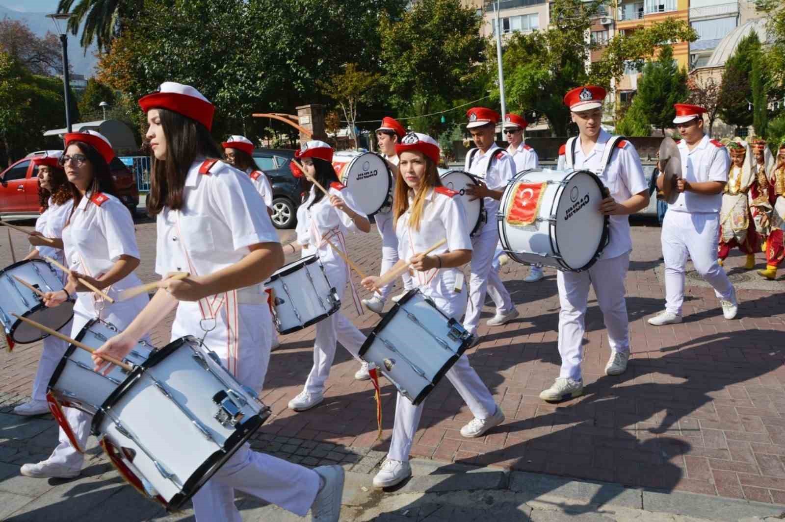 Manisa’da ’Mini Mini Birler Alayı’
