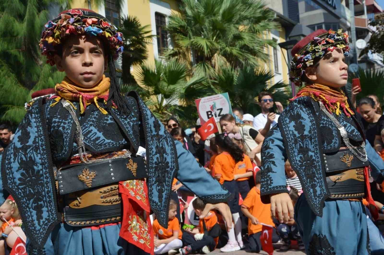 Manisa’da ’Mini Mini Birler Alayı’
