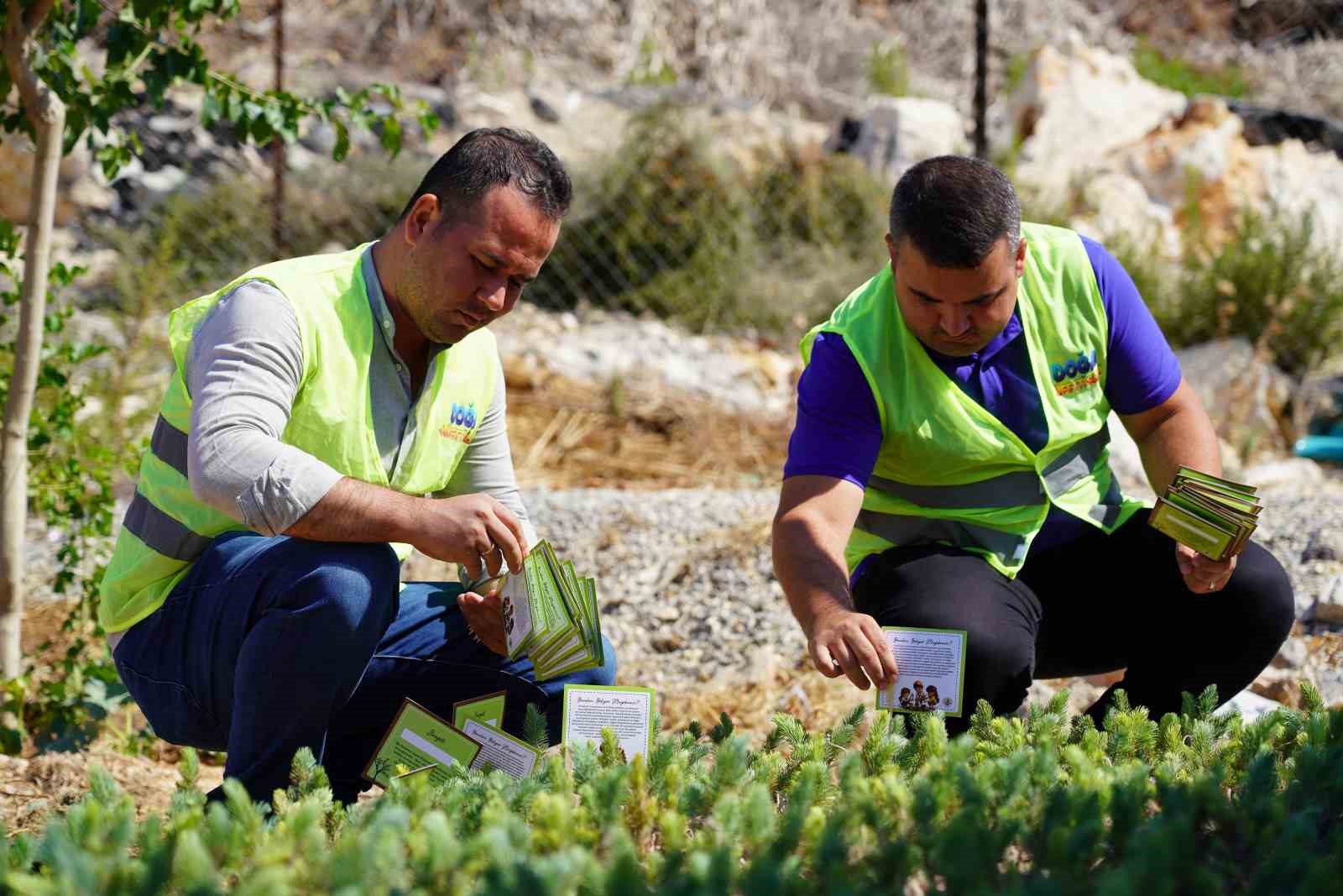 Bitkisel atıklar gübre oldu, üretilen 3 bin fidan öğrencilere hediye edildi
