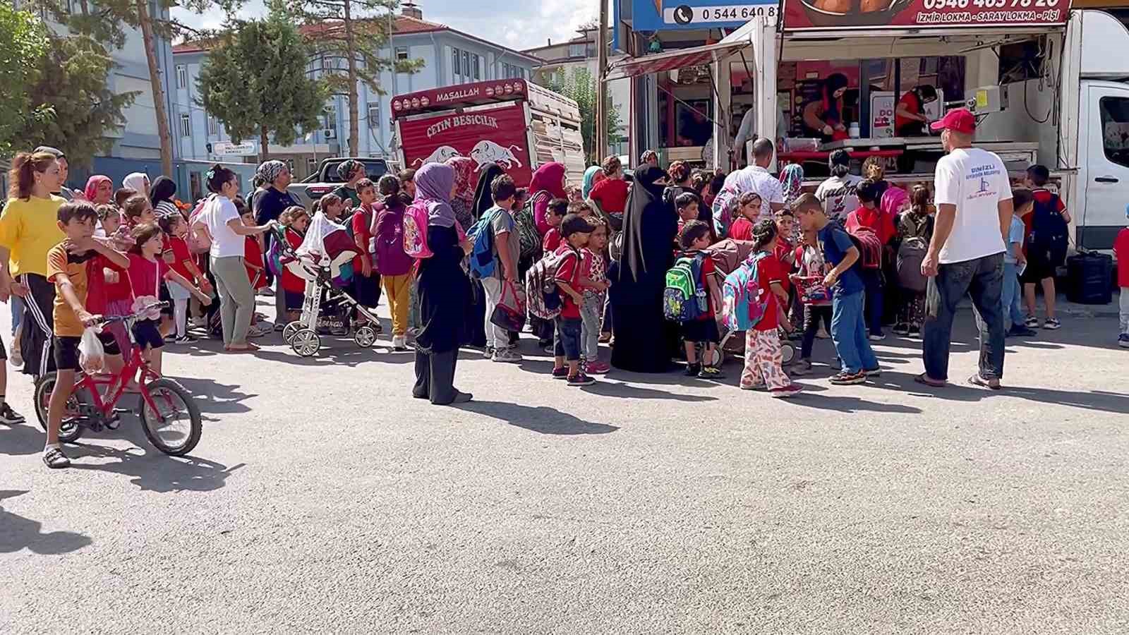 Denizlili esnaflar Narin için lokma döktürdü
