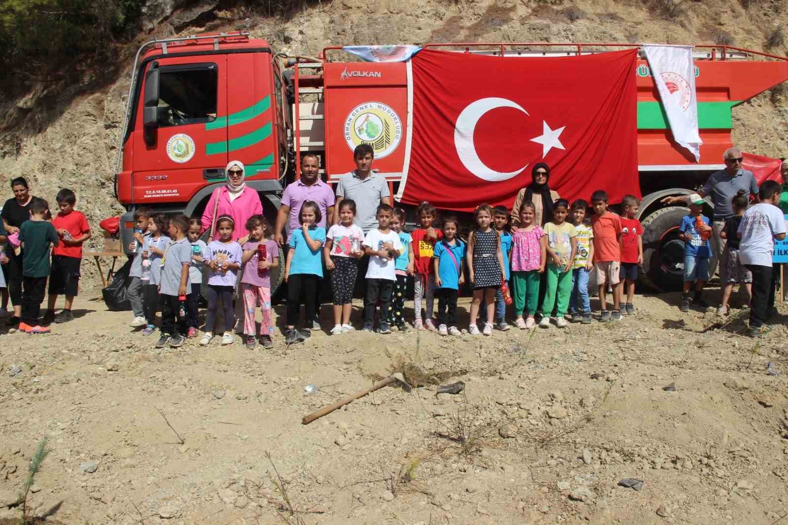 Mersin’de 2 bin 500 fidan toprakla buluşturuldu
