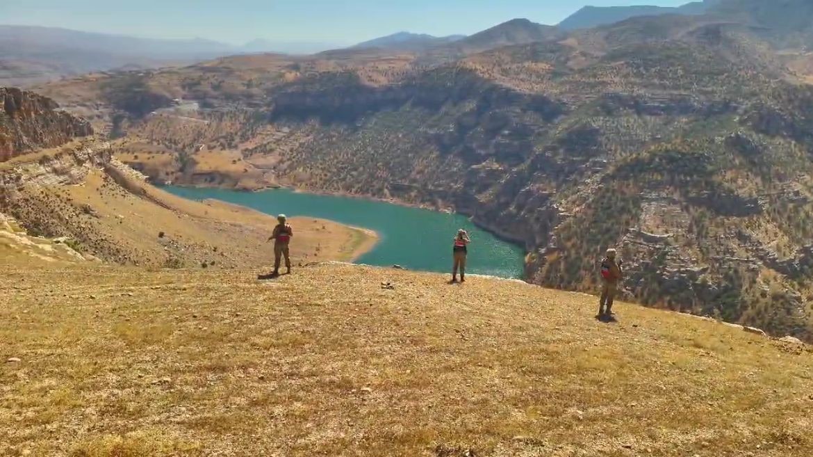 Siirt’te fıstık hırsızlığına karşı jandarmadan dronlarla koruma
