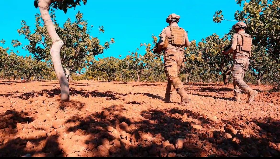 Siirt’te fıstık hırsızlığına karşı jandarmadan dronlarla koruma
