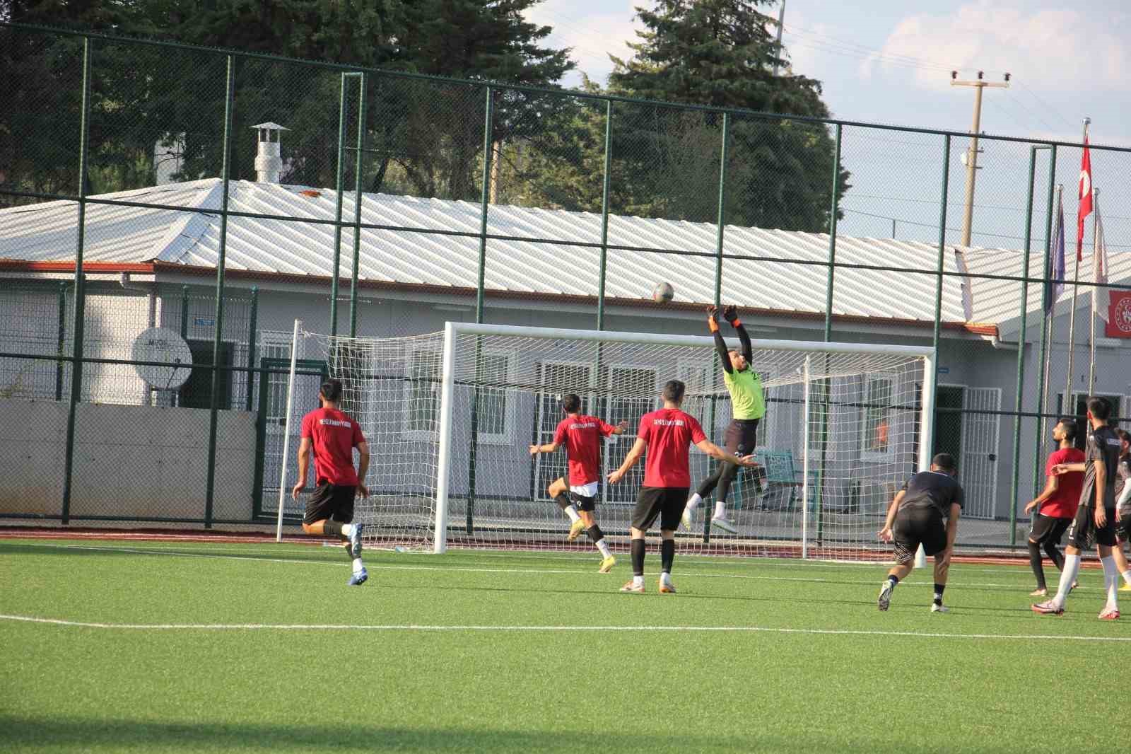 Denizli İdmanyurdu hazırlıklarını Alaşehir maçıyla sürdürdü
