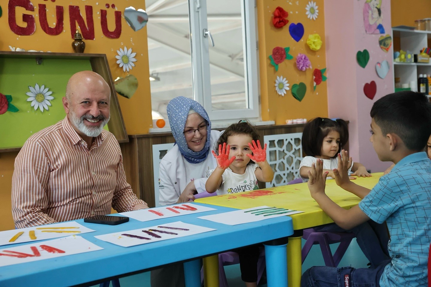 Başkan Çolakbayrakdar, “Hayatın tüm renkleri, 7’den 70’e bu çatı altında buluşuyor