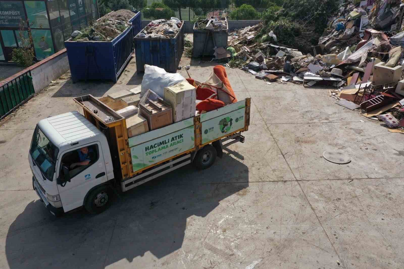 Pendik’te toplanan atıklardan 14 bin varil petrol tasarrufu sağlandı
