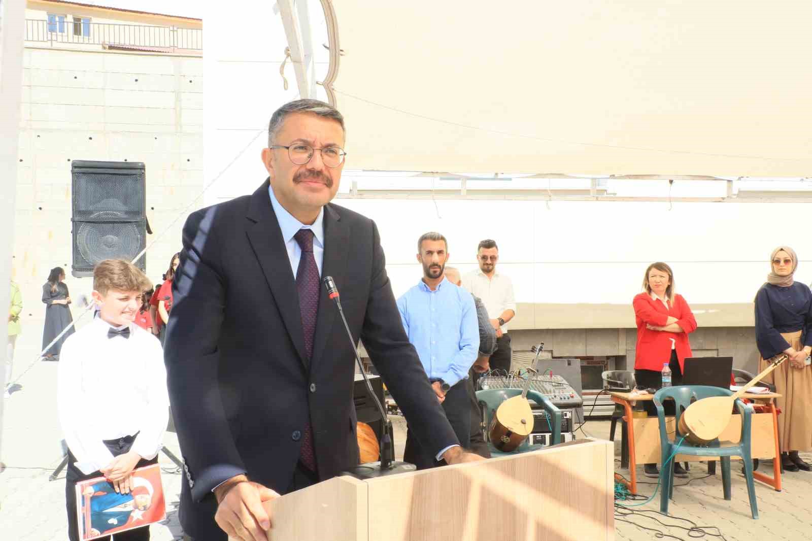 Hakkari’de İlköğretim Haftası coşkuyla kutlandı
