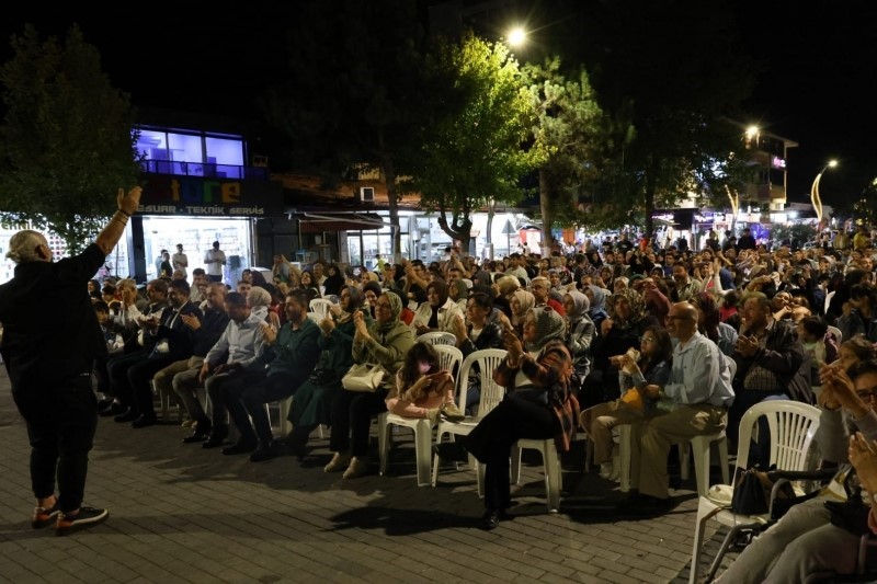 Gediz’de gezen sinema büyük ilgi gördü
