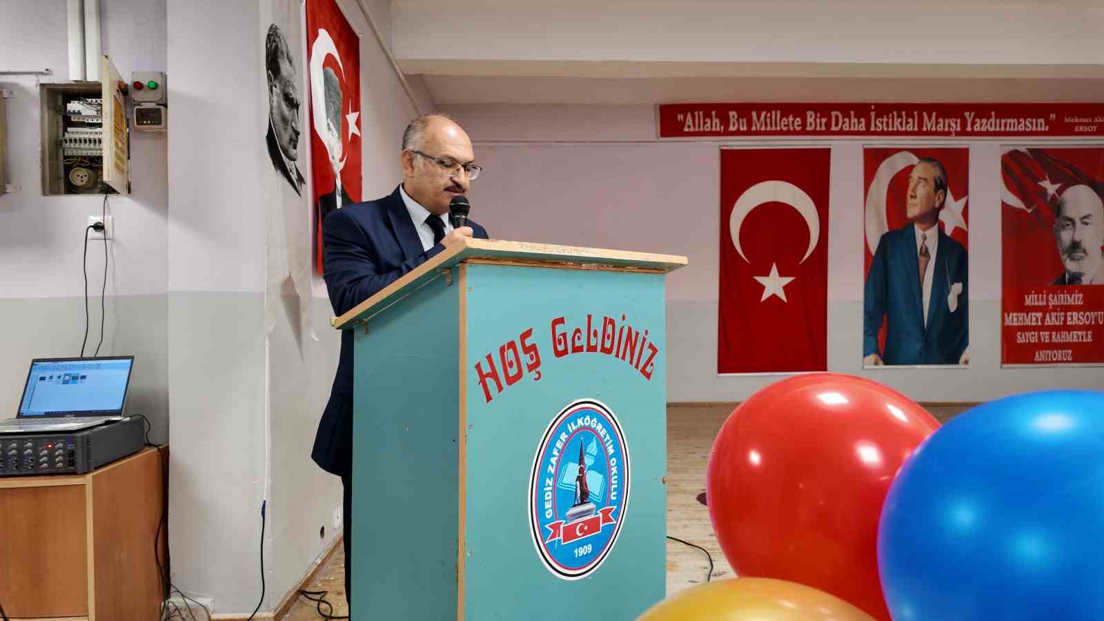 Gediz’de ilköğretim haftası kutlamaları
