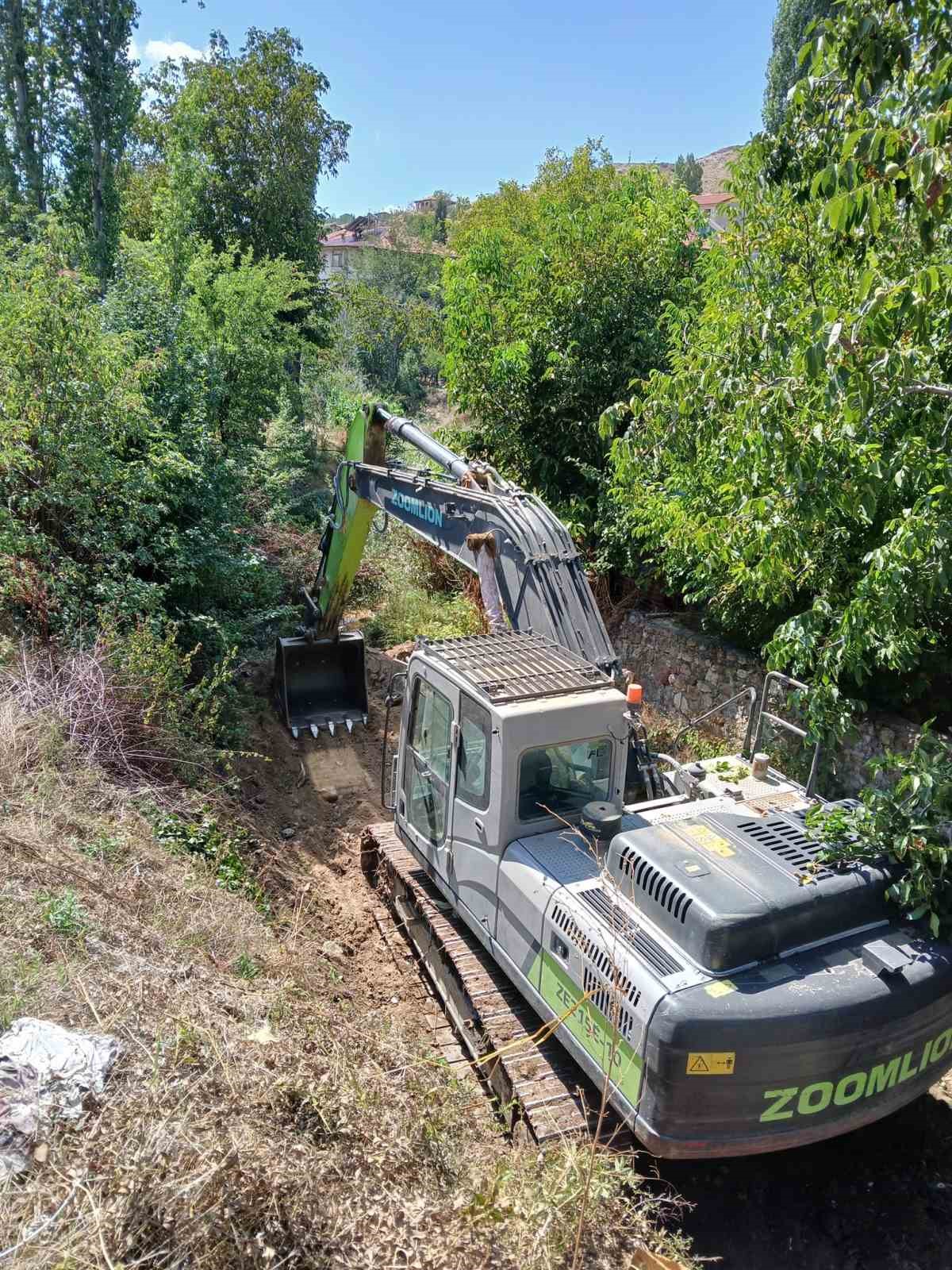 Gediz Gökler Beldesinde dere ıslah çalışmaları başladı
