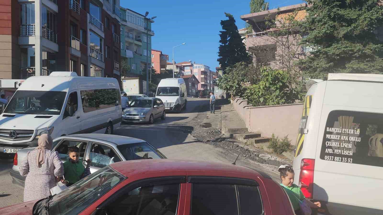 Bozuk altyapı ilkokul öğrencilerinin korkulu rüyası oldu
