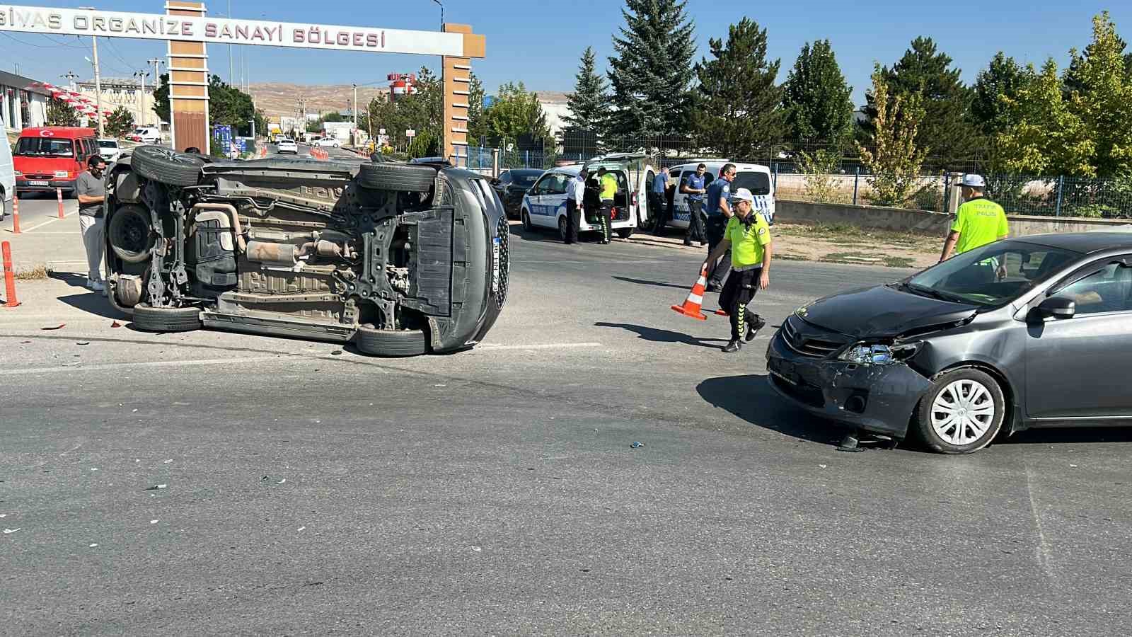 Otomobilin çarptığı cip yan yattı: 1 yaralı
