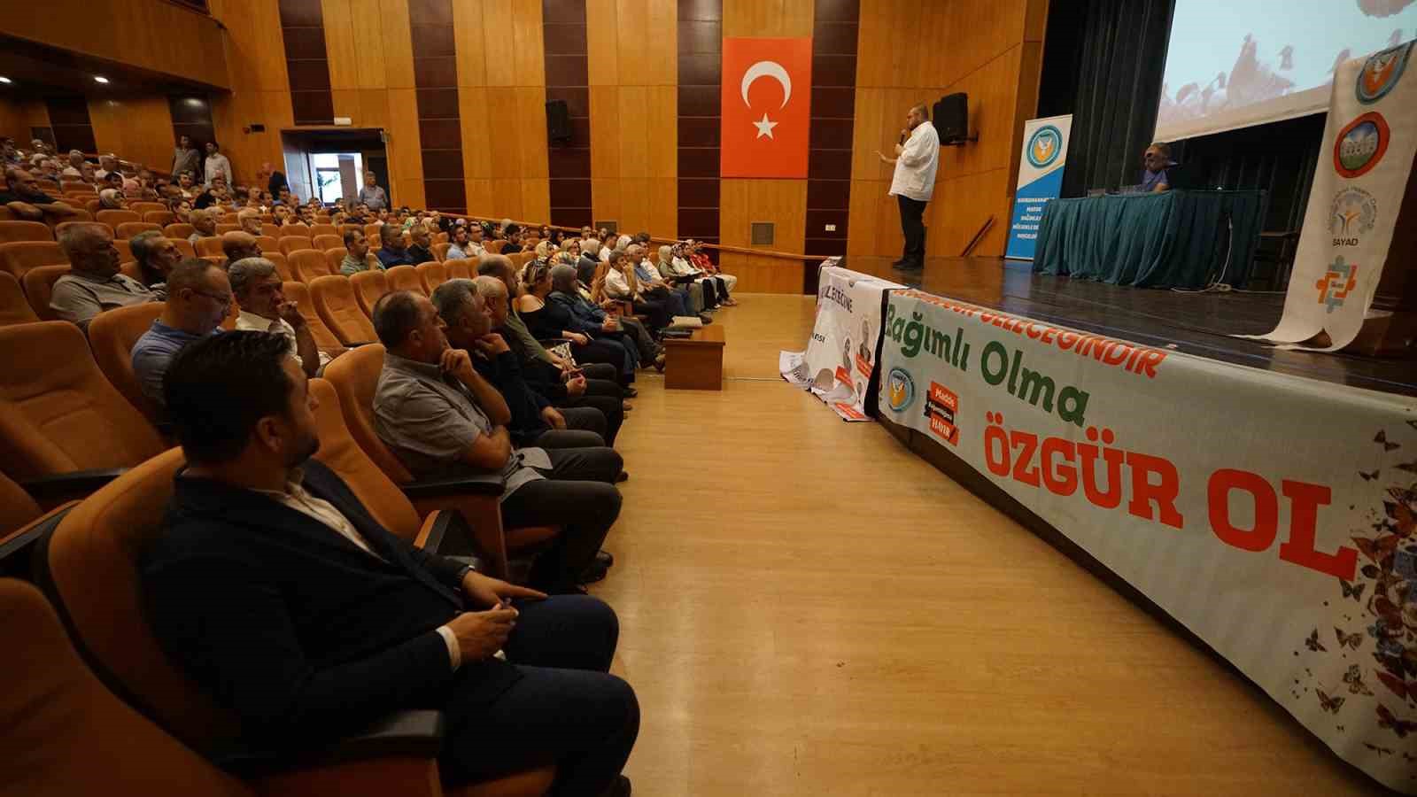 Kahramanmaraş’ta uzmanlar bağımlılıkla mücadeleyi anlattı
