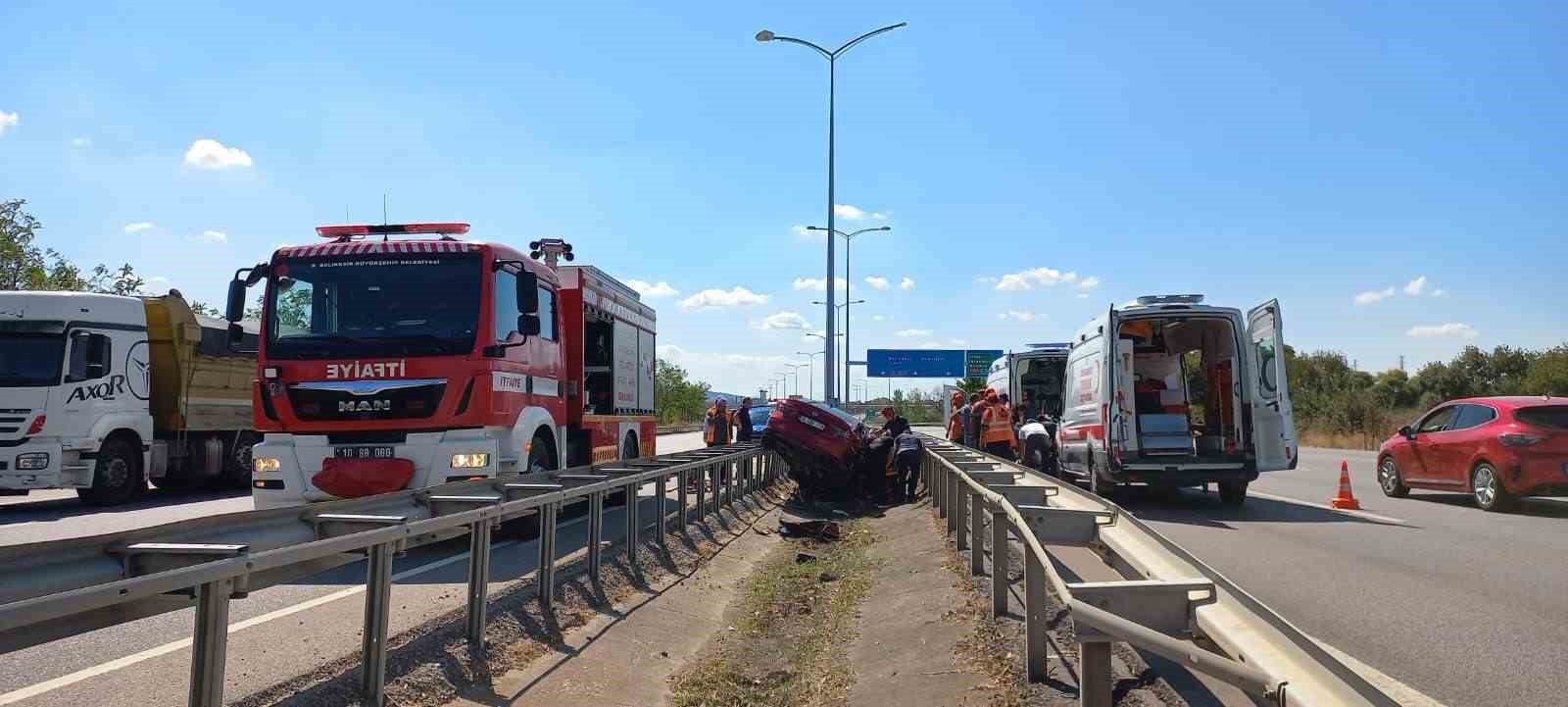 Susurluk’ta otoyolda trafik kazası; 3 yaralı
