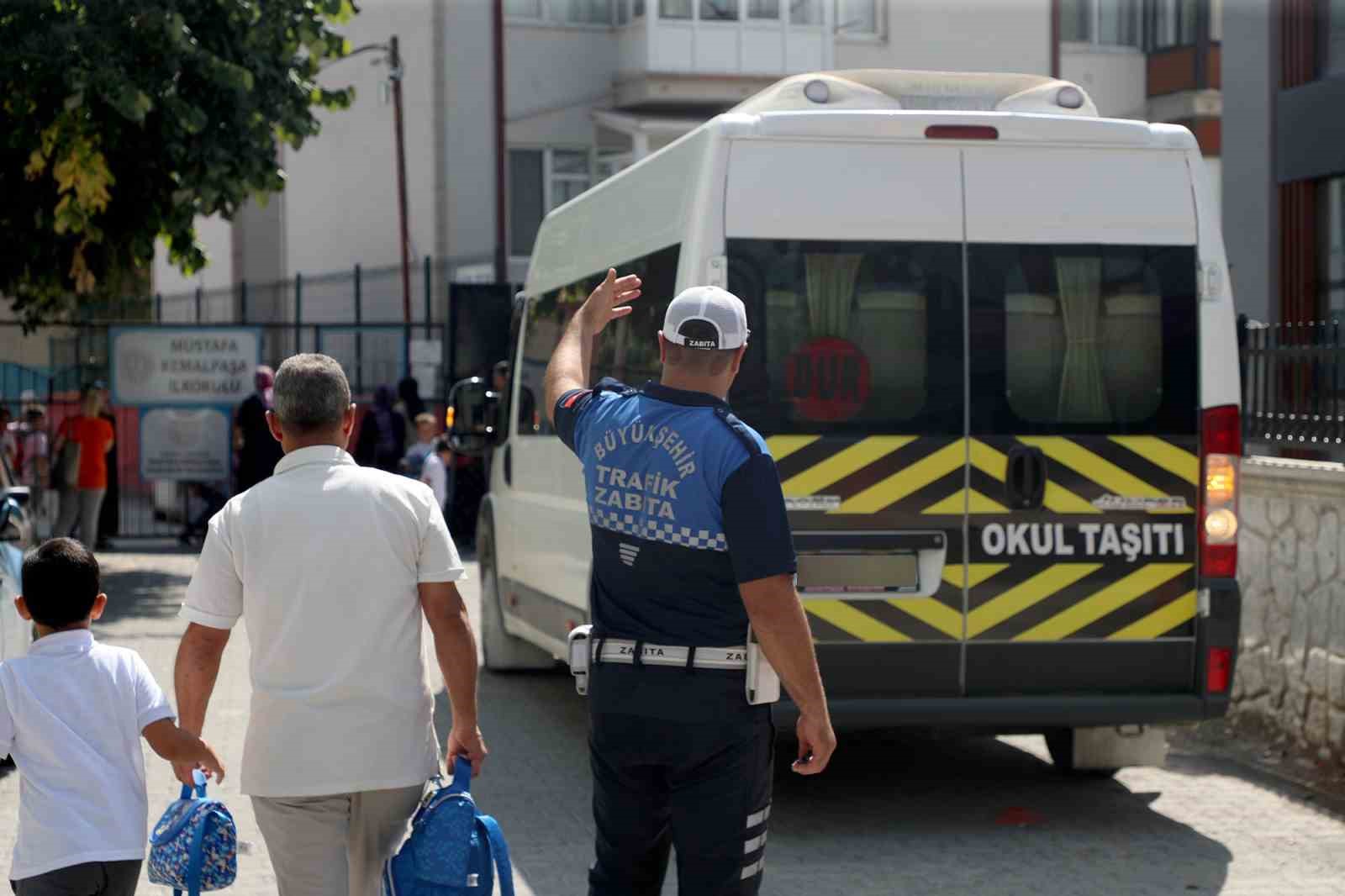 Zabıta ekiplerinden okul çevrelerinde ‘huzur’ uygulaması
