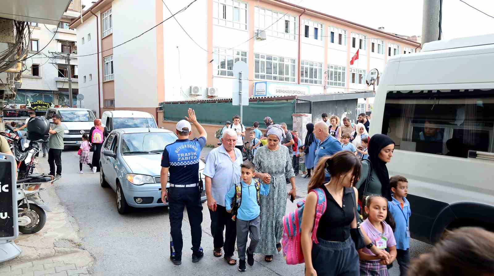 Zabıta ekiplerinden okul çevrelerinde ‘huzur’ uygulaması
