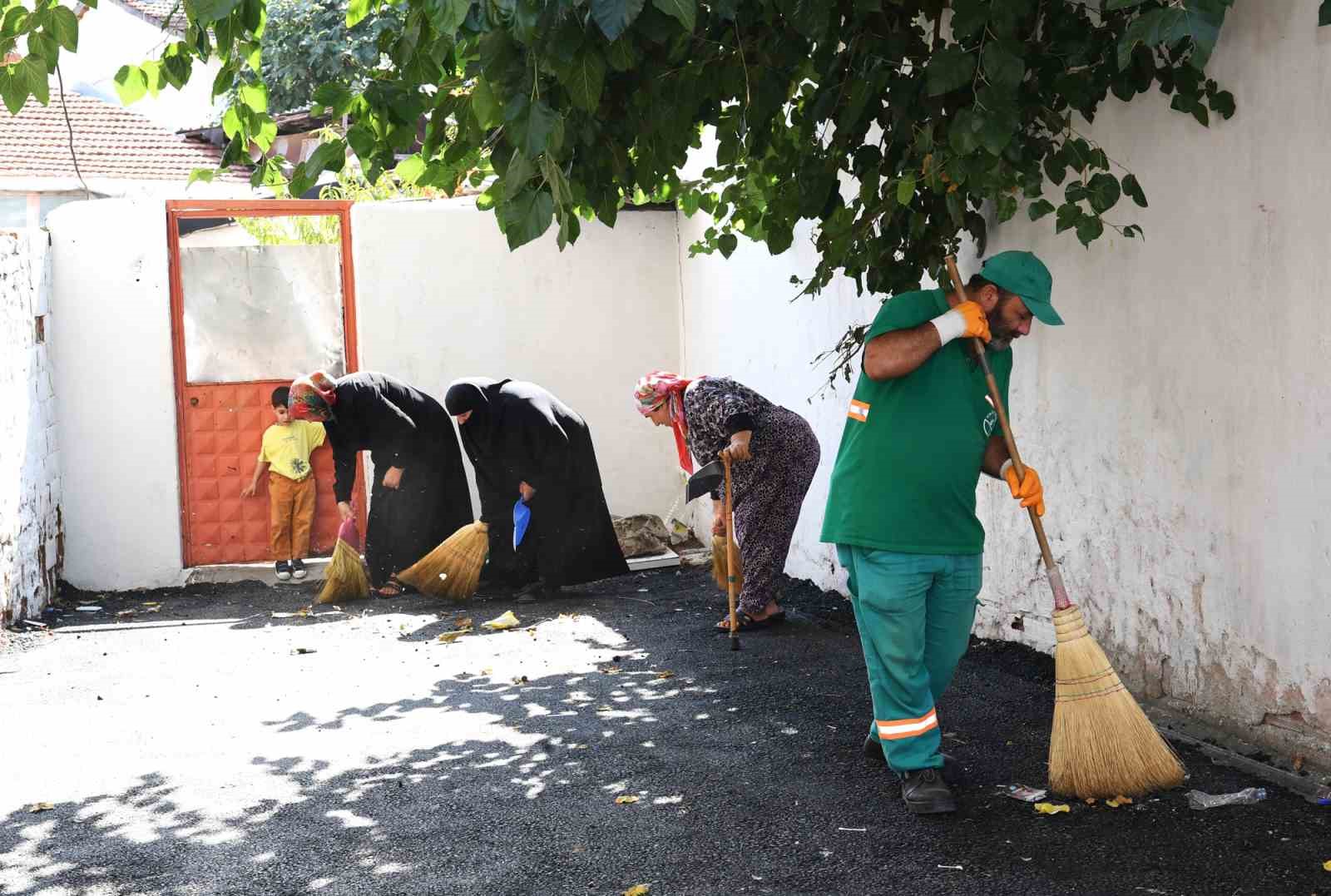 Mahallemizi birlikte temizliyoruz projesi tüm ilçeye yayıldı
