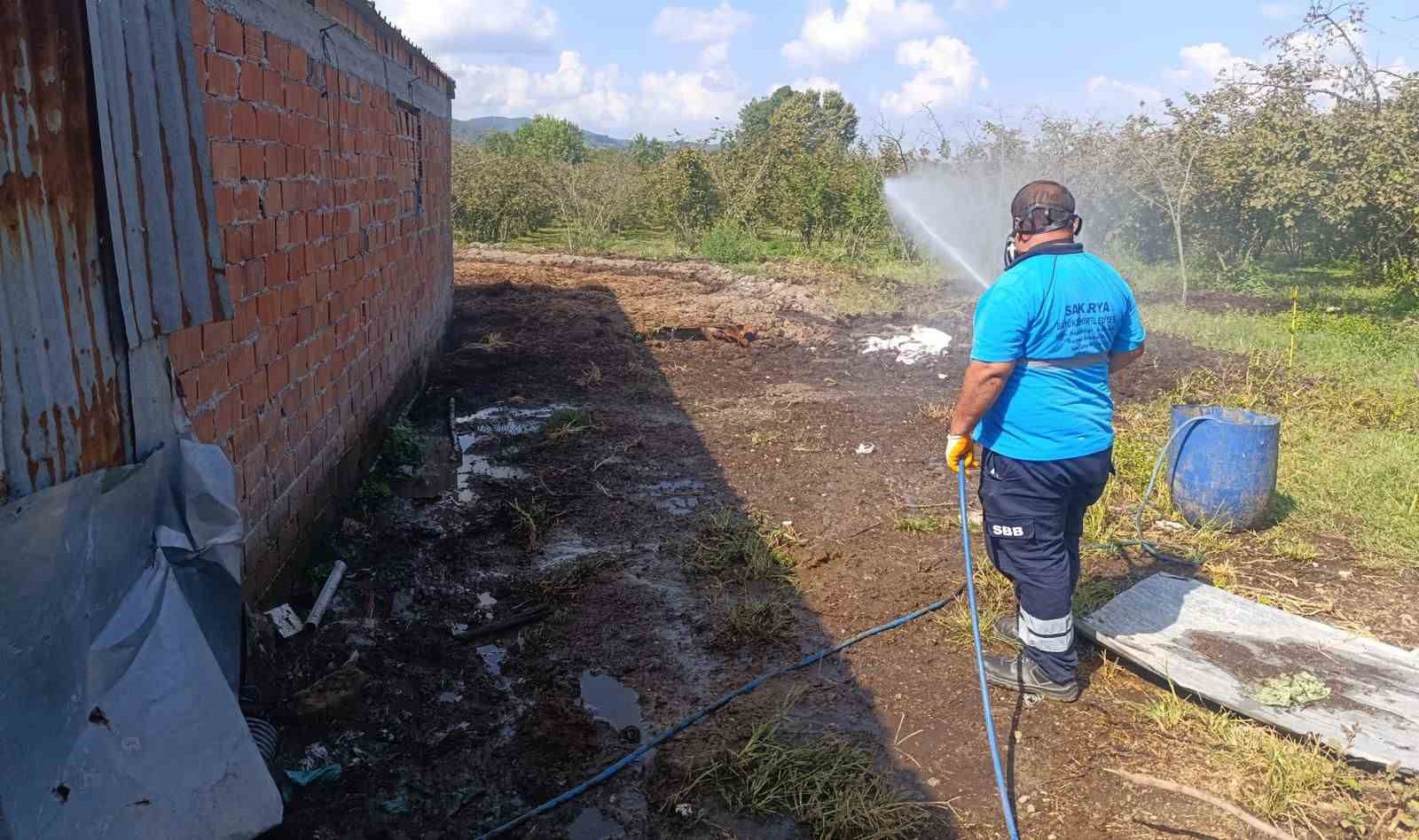 Büyükşehir’in müdahale timi her köşe başında haşereyle mücadelede
